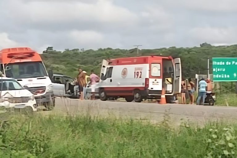Acidente no trevo de Malhada de Pedras mobiliza SAMU e impacta hospital em Brumado