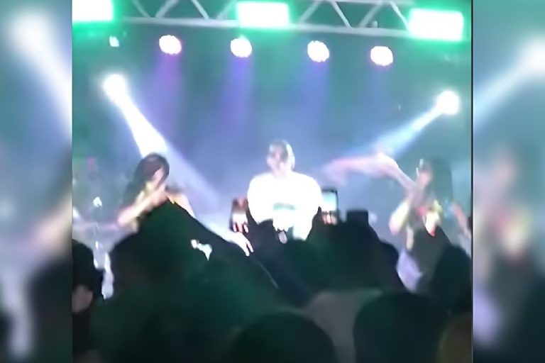 Confusão em show de Tanhaçu deixa inocente ferido e homem conhecido como “Risadinha” foge