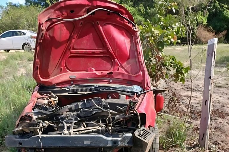 Motorista morre e esposa e filha ficam feridas em grave acidente na BR-430 em Caetité