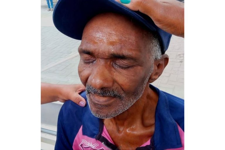 Idoso passa mal em estação de ônibus e mobiliza apelo por familiares em Vitória da Conquista