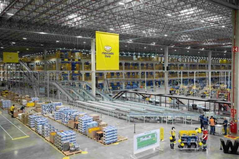 Mercado Livre demite 119 funcionários após ampliar uso de inteligência artificial