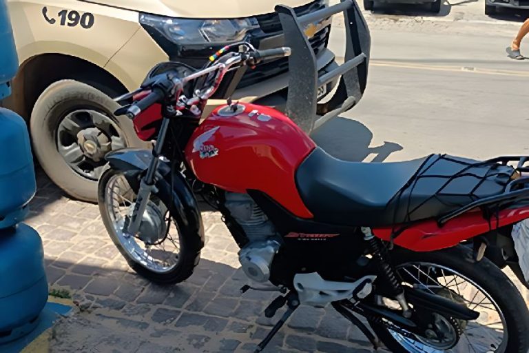 Motocicleta é apreendida no Centro de Palmas de Monte Alto após fiscalização da PM