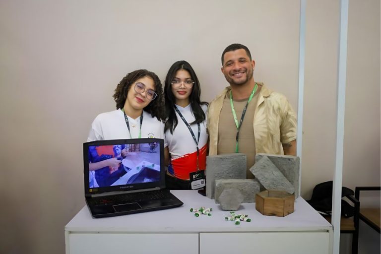 Estudantes de Vitória da Conquista criam piso sustentável que troca brita por plástico e reduz custo da obra