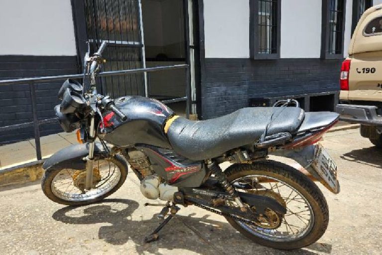 PM recupera moto furtada em Livramento e encontra veículo abandonado em Brumado