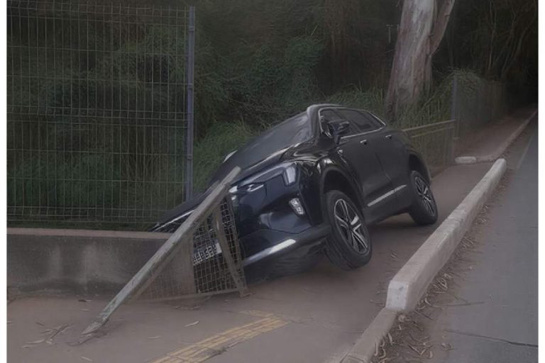 Carro para à beira do Rio Verruga e mobiliza moradores em Vitória da Conquista