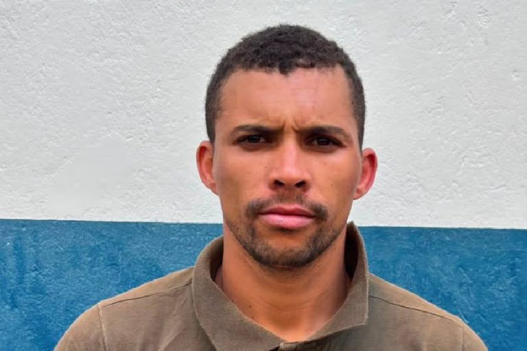 Preso rompe cela, furta arma e drogas e foge de delegacia em Ituaçu