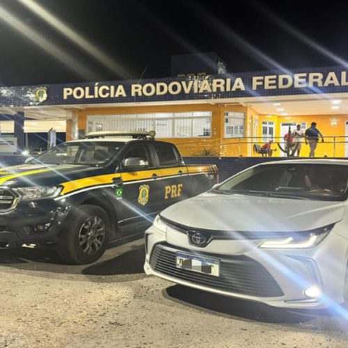 PRF recupera carro roubado em Camaçari durante fiscalização na BR-116, em Jequié