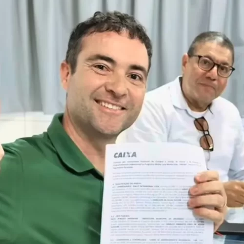 Prefeito assina contrato para construção de mais 200 casas em Brumado
