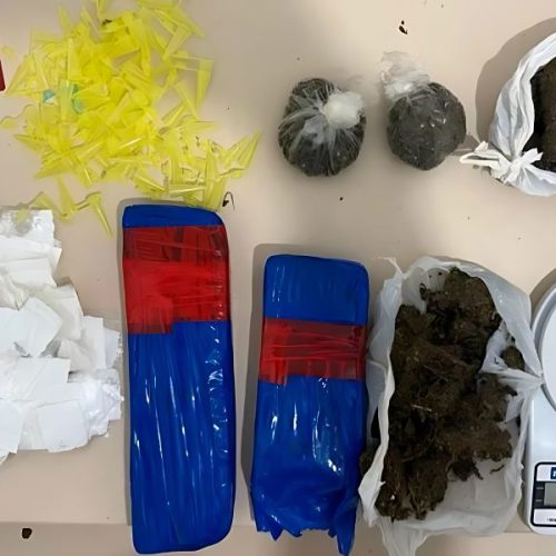 Ação da PM encontra cocaína, maconha e apetrechos do tráfico em Condeúba