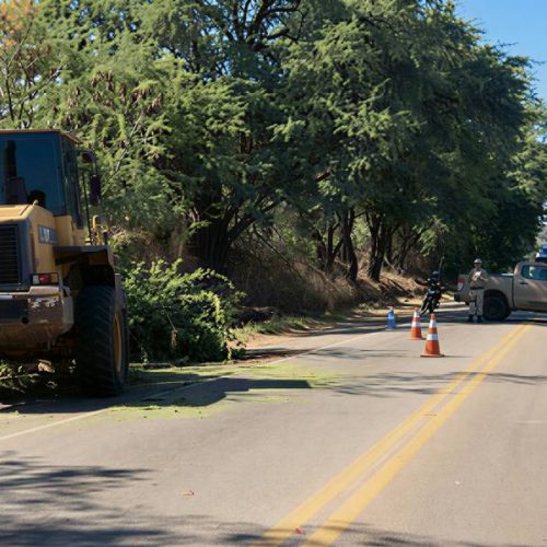 Ação rápida da Prefeitura de Brumado libera trecho da BR-030 após problema na pista
