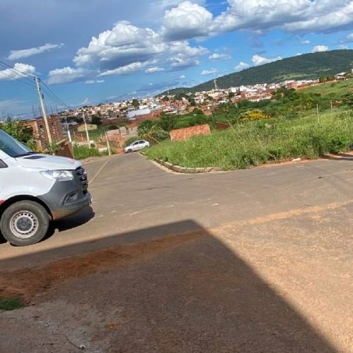 Acidente em Caculé deixa mulher ferida e termina em confusão no Bairro Jureminha
