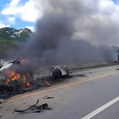 Acidente na BR-101 deixa ao menos 10 mortos no extremo sul da Bahia