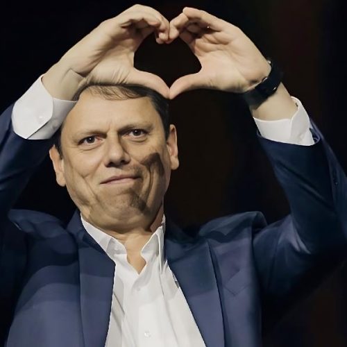 Após evento com Tarcísio, prefeito de Luís Eduardo Magalhães reduz apoio a Jerônimo e prega “cautela” para 2026