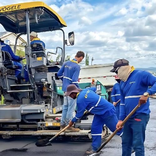Asfalto chega e muda rotina: obra histórica transforma Rua Ana Lídia em Brumado