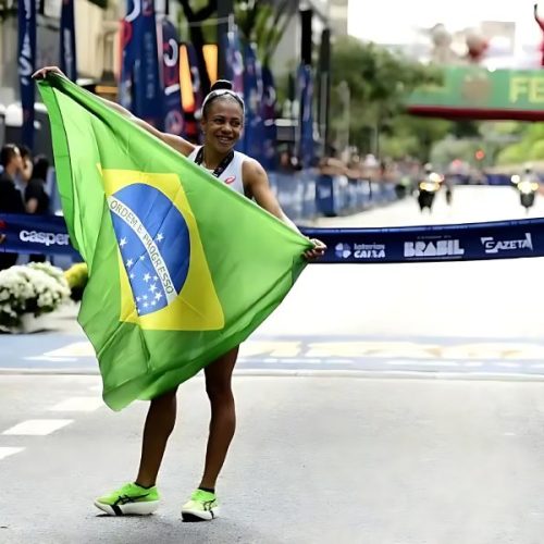 Baiana Núbia Oliveira fica em 3º lugar na histórica 100ª São Silvestre
