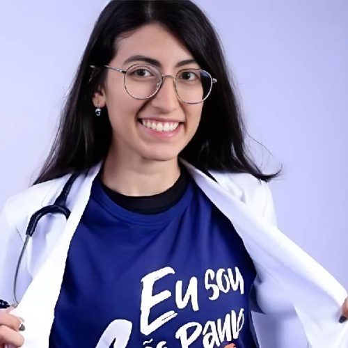 Baiana de 17 anos conquista 1º lugar em Medicina na USP e vira orgulho da educação da Bahia