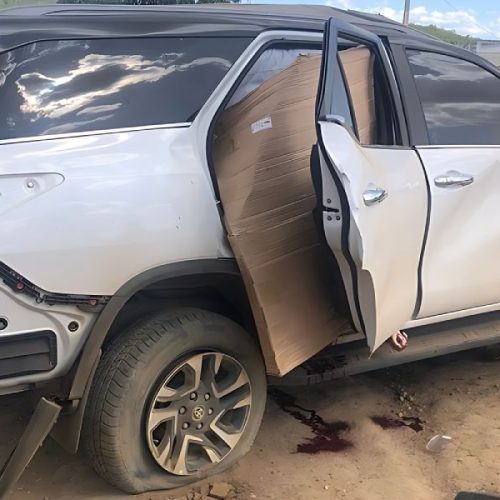 Batida entre caminhão e caminhonete deixa dois mortos em Caetité