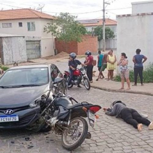 Batida entre carro e moto deixa mulher e adolescente feridas em Guanambi