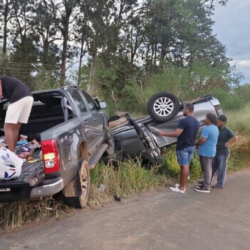 Batida entre duas caminhonetes deixa feridos e provoca susto em rodovia do sudoeste baiano