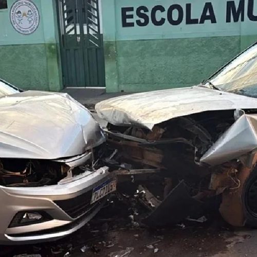 Batida frontal entre carros deixa homem ferido em Livramento de Nossa Senhora
