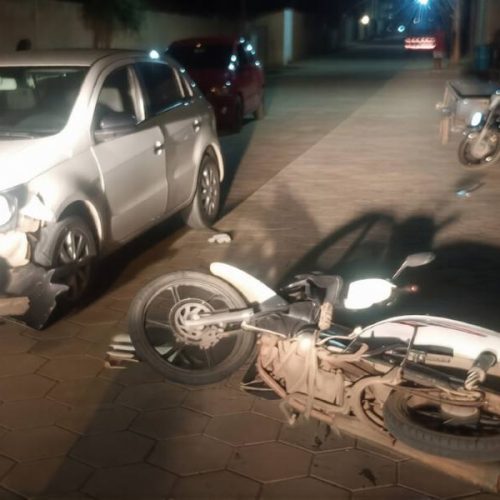 Batida violenta entre carro e moto deixa mulher ferida e criança escapa por pouco de tragédia em Tanhaçu