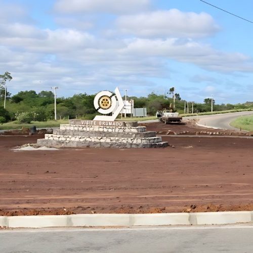Brumado inicia urbanização que vai ligar sede à Vila Presidente Vargas; obra na BR-030 prevê iluminação, sinalização e futura ciclovia