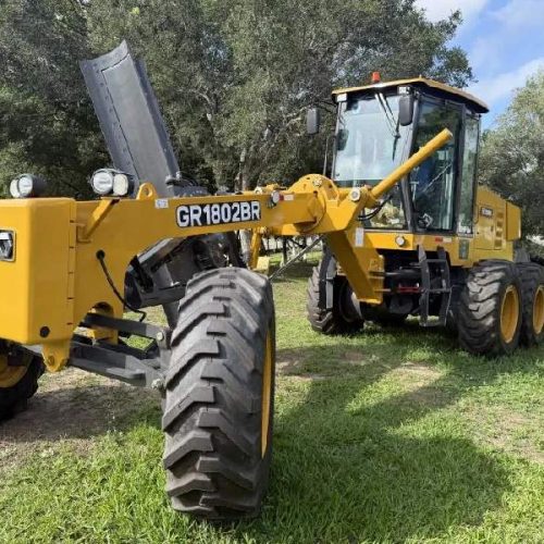 Brumado recebe nova motoniveladora e amplia investimentos na infraestrutura rural