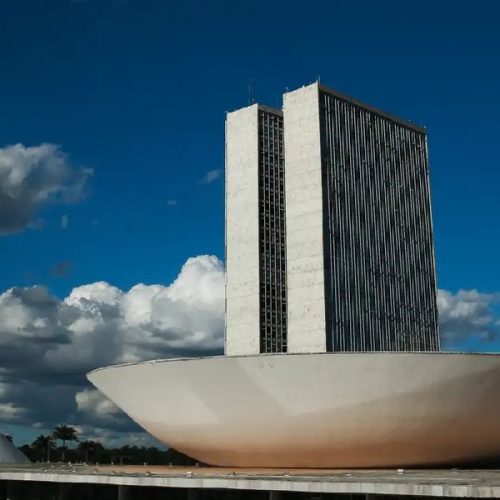 Câmara dos Deputados discute colapso do leite no sudoeste da Bahia