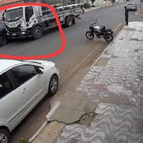 Câmeras registram acidente envolvendo caminhão no Centro de Livramento de Nossa Senhora