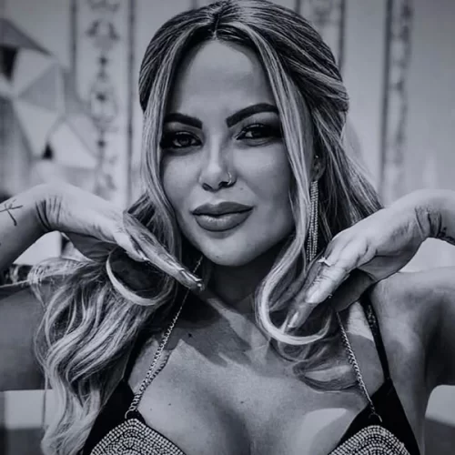 Cantora Vanessa Rios morre aos 38 anos após luta contra câncer no pulmão