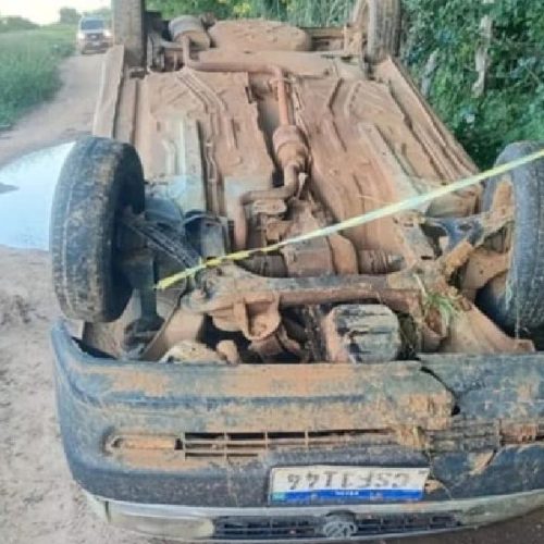 Capotamento assusta moradores em Serra do Ramalho e motorista foge após acidente