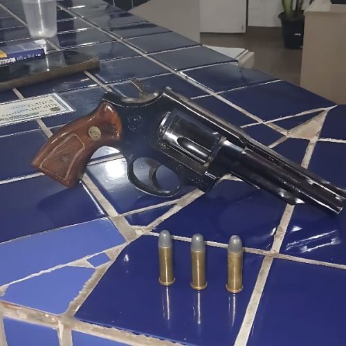 Denúncia de ameaça termina com arma apreendida pela PM em Malhada de Pedras