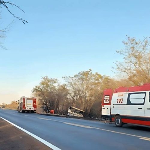 Capotamento na BA-161 deixa irmãos feridos e mobiliza resgate em Carinhanha