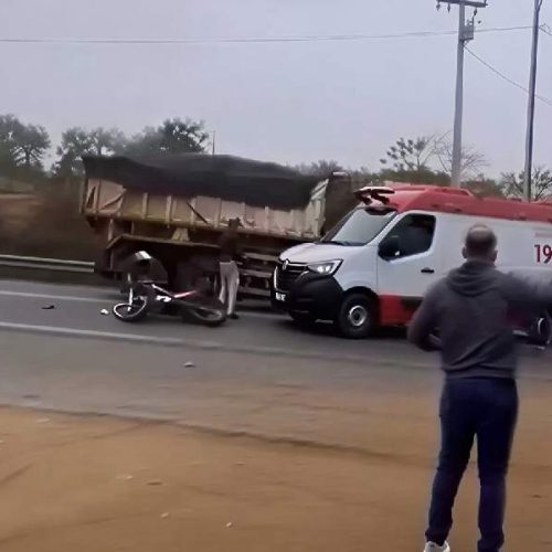Carreta atinge ambulância do SAMU durante atendimento a acidente no Anel Viário de Conquista