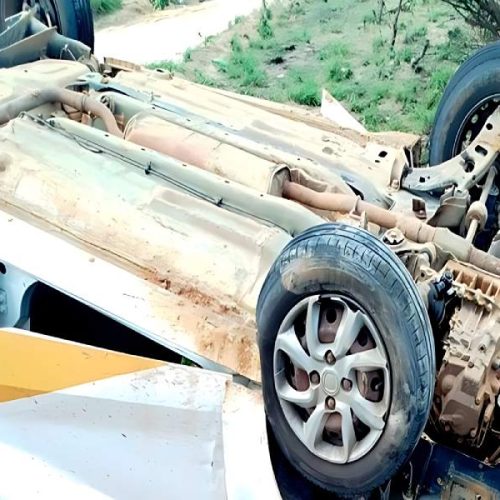 Carro da Prefeitura capota com pacientes de hemodiálise a caminho de Brumado