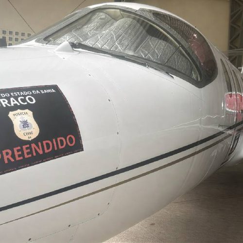 Casa de luxo vira cofre em esquema de rifas ilegais; polícia apreende milhões e até jatinho na Bahia