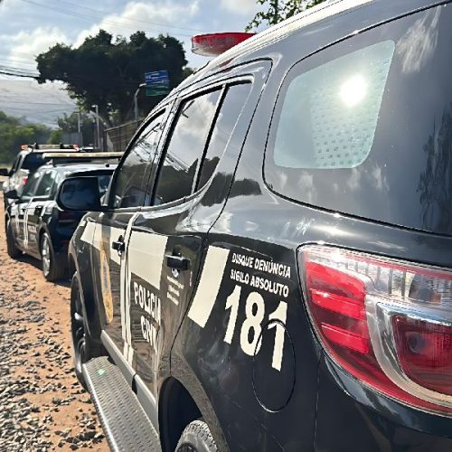 Casal é preso suspeito de crimes sexuais contra alunas de escola de vôlei no sul da Bahia