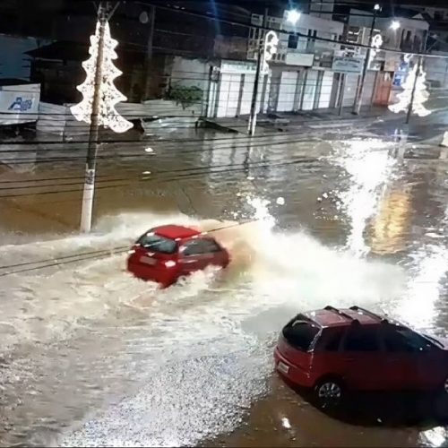 Chuva forte volta a atingir Brumado, provoca alagamentos e deixa parte do centro sem energia