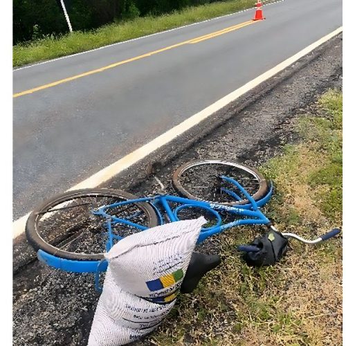 Ciclista cai na BR-122, fica ferido e é socorrido pelo Samu em Pindaí