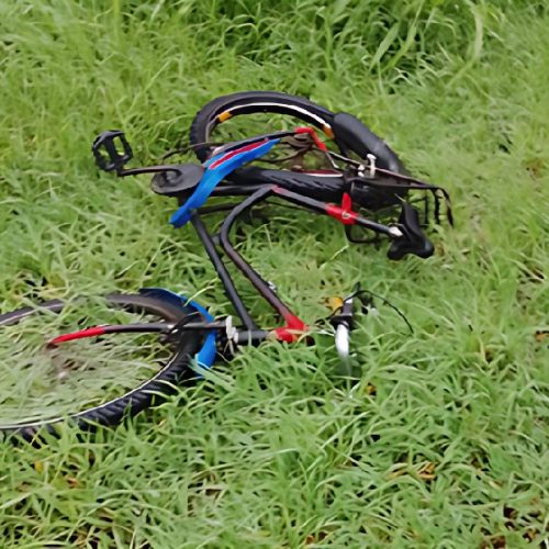 Ciclista é encontrado morto às margens da BR-116; polícia suspeita de atropelamento