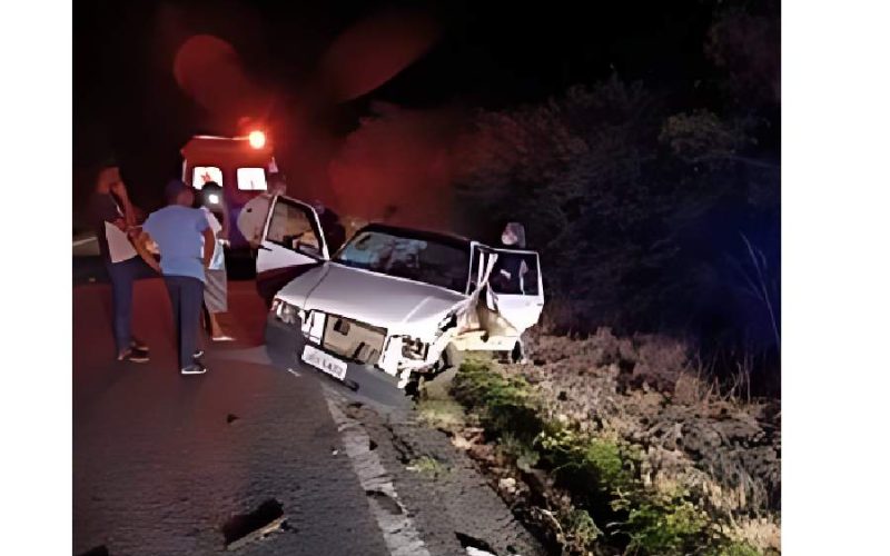 Colisão grave entre caminhão e carro deixa três feridos na BR-030, em Palmas de Monte Alto