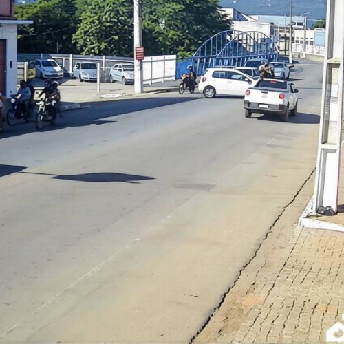 Colisão registrada por câmeras reforça sequência de acidentes no mesmo ponto em Livramento