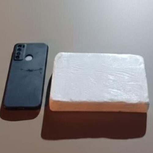 Com filha de 2 anos, mulher é presa com cocaína dentro ônibus em Licínio de Almeida