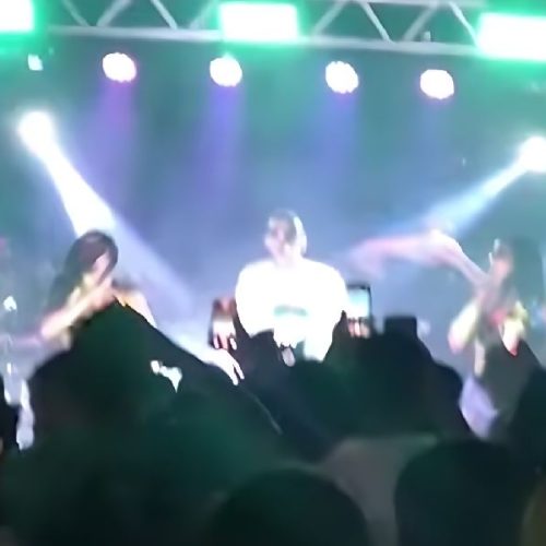 Confusão em show de Tanhaçu deixa inocente ferido e homem conhecido como “Risadinha” foge