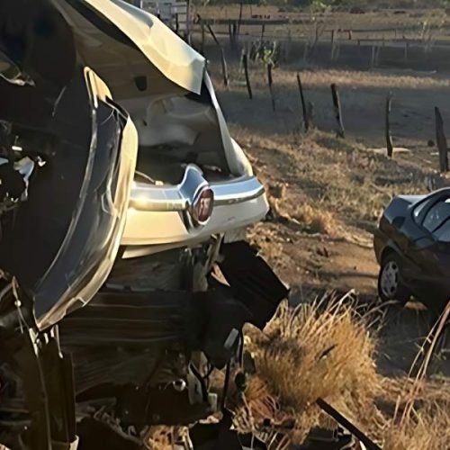 Corsa invade contramão e colisão deixa motorista gravemente ferido em Guanambi