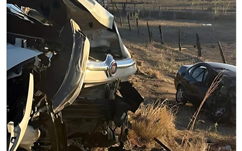 Corsa invade contramão e colisão deixa motorista gravemente ferido em Guanambi