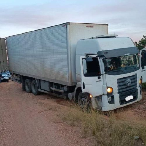Criminosos tentam roubar caminhão que seguia para Vitória da Conquista e fogem após cerco policial