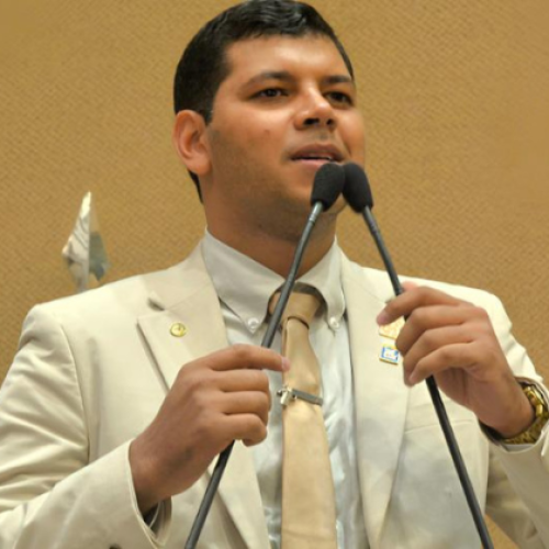 Deputado Diego Castro defende inclusão do estudo da Bíblia nas escolas da Bahia, sem caráter religioso