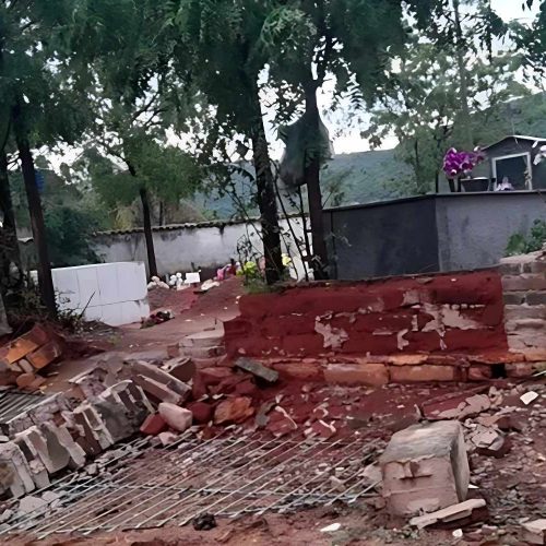 Desabamento em cemitério revolta moradores em Livramento de Nossa Senhora