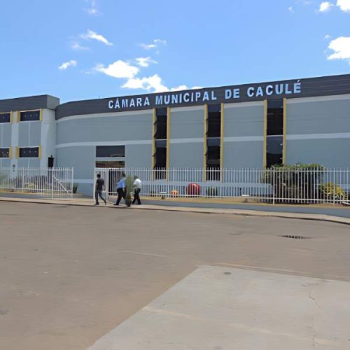 Deu ruim em Caculé: Câmara rejeita moção de aplauso e deixa Léo Sparta sem homenagem